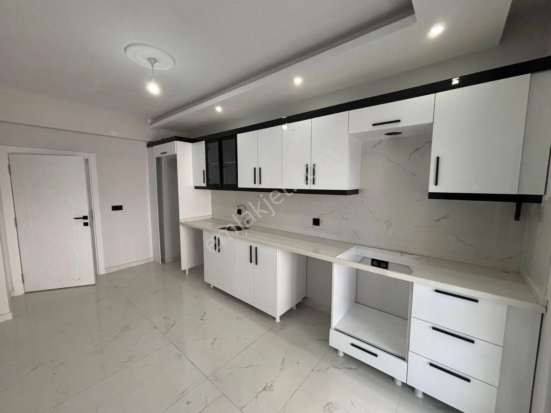 **eryıldız İnşaat'tan 7/24 Güvenlikli Havuzlu Site İçinde 155m2 Ebeweyn Banyolu 3+1 — fotoğraf 11