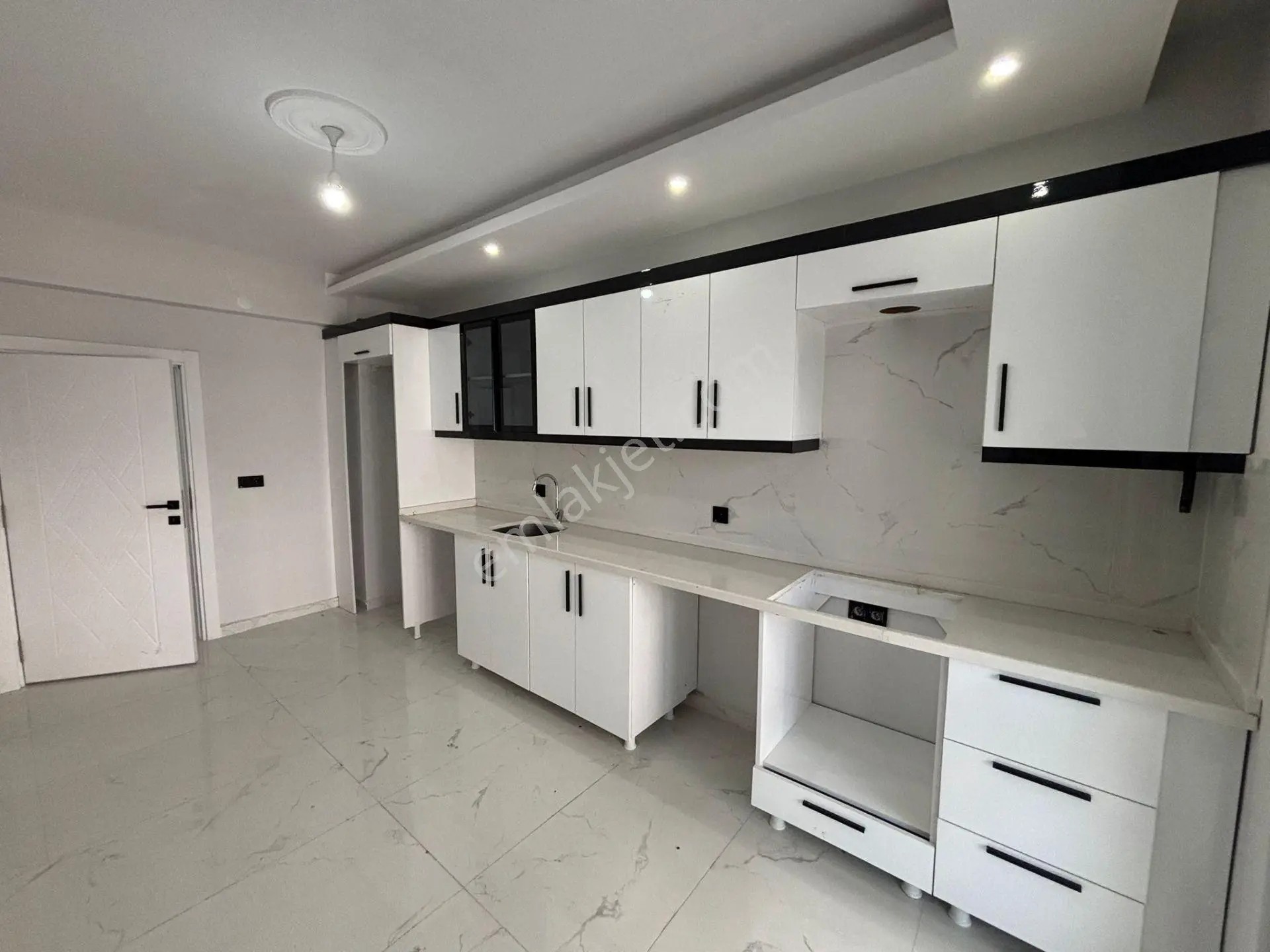 **eryıldız İnşaat'tan 7/24 Güvenlikli Havuzlu Site İçinde 155m2 Ebeweyn Banyolu 3+1 — fotoğraf 12