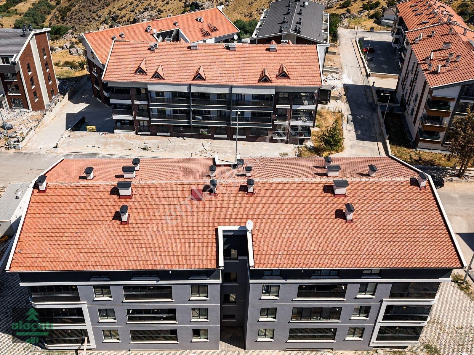 İncek İskanlı 62 M² Sıfır Cam Balkonlu Satılık 1+1 Daire — fotoğraf 5