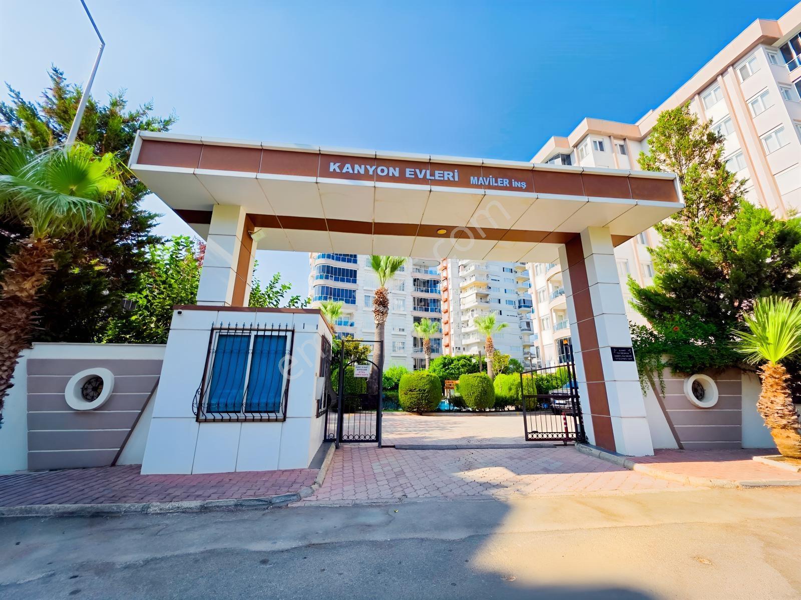 Kanyon Evlerinde Satılık 3+1 Havuzlu Site İçi Daire