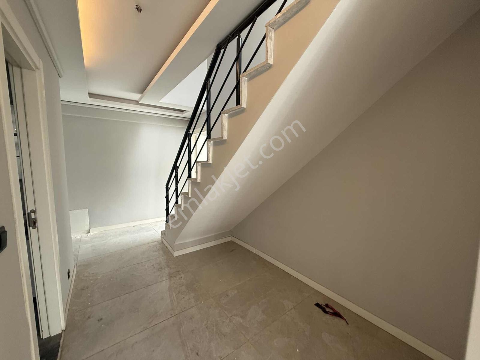 Uygan'dan Yedieylül Mah. 3+1 205m² Teraslı Dubleks Havuzlu Site — fotoğraf 14